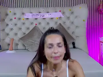 Stripchat Free Porn Cam of PlayfulShow