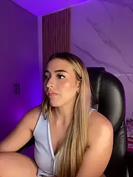 Stripchat Adult Webcam of kyliejoness