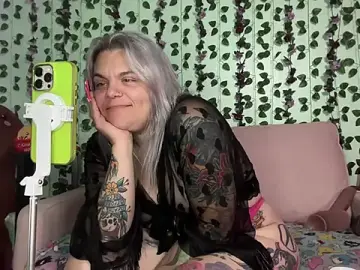 Stripchat Nude Webcam of CherryBombBomb