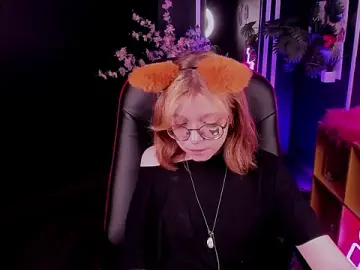 Stripchat Sex Cam of FoxxyyPolly