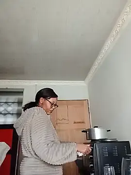 Stripchat Live Sex Cam of ShantelBootyBoobs