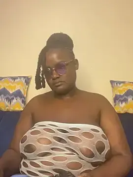 Stripchat Live Sex Cam of Busty_Bambii254
