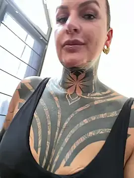 Stripchat Sex Cam of KathaleaNoir