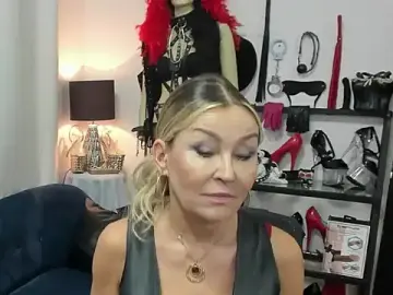 Stripchat Watch Live Sex Cams of crystaLUX