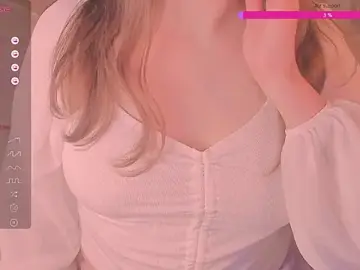 Stripchat Live Sex Cam of kira_lm