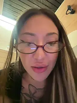 Stripchat Free Live Porn of SaintSquirt