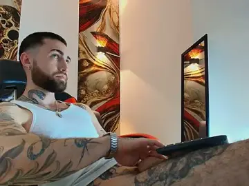 Stripchat Free Live Porn of Luke_davis01