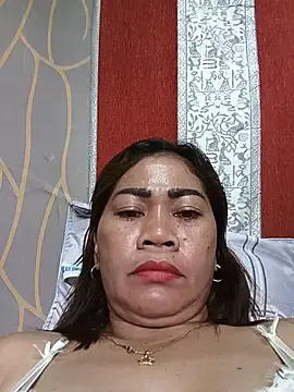 Stripchat Sex Cam of SweetChubbyMommy_02