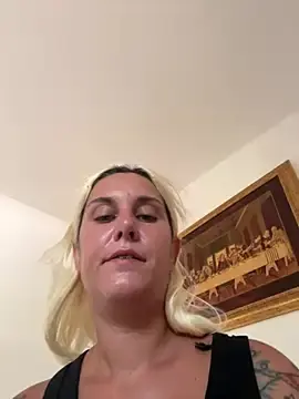 Stripchat Live Sex Cam of Sofia_beee