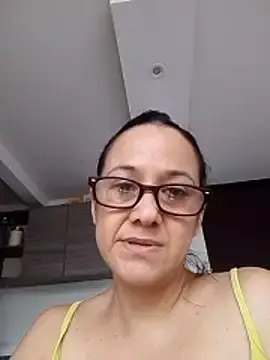 Stripchat Live Sex Cam of nicolle_milf1978