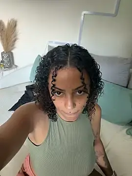 Stripchat Nude Webcam of SweetPetiteNoir