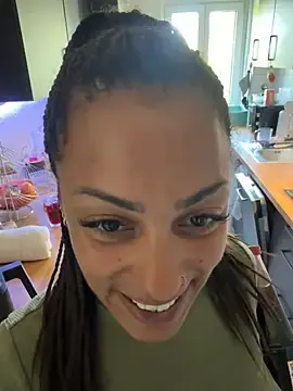 Stripchat Best Webcam of SweetPetiteNoir
