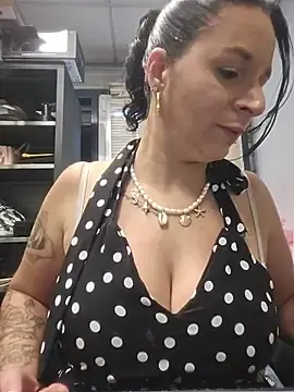 Stripchat Free Porn Cam of Micorazonheolmiangel23