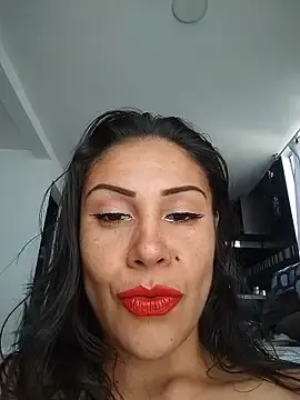 Stripchat Free Live Porn of KittyHoleshot87