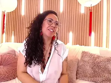 Stripchat Sex Cam of Velvet_Curly