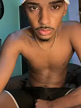 Stripchat Free Porn Cam of pretin19cm1