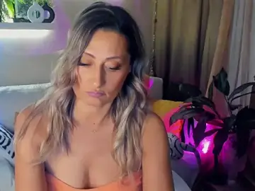 Stripchat Live Sex Cam of SarahAlluring