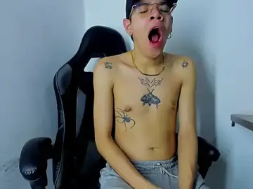 Stripchat Free Porn Cam of Bennet-Grayy
