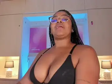 Stripchat Sex Cam of tamaraa_smiith