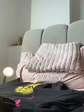 Stripchat Free Porn Cam of Magiee_Thompson