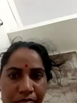 Stripchat Nude Webcam of Hotnewbhabi_riya