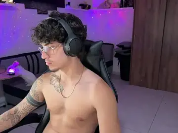 Stripchat Watch Live Sex Cams of Kisan_Smith