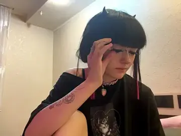 Stripchat Sex Cam of HolyCute