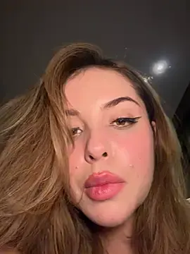 Stripchat Free Live Porn of Alirawrz