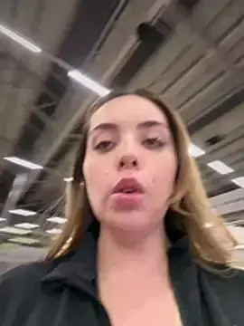 Stripchat Adult Webcam of Alirawrz