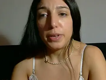Stripchat Live Sex Cam of petitebelu