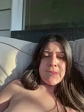 Stripchat Live Sex Cam of Ava_Rain