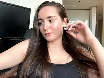 Stripchat Live Sex Cam of Emilly_Cart