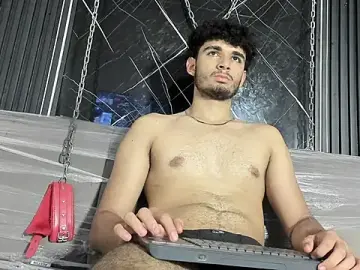 Stripchat Live Sex Cam of LucasThomson_