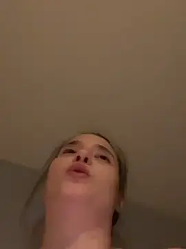 Stripchat Free Porn Cam of Poppylooloo