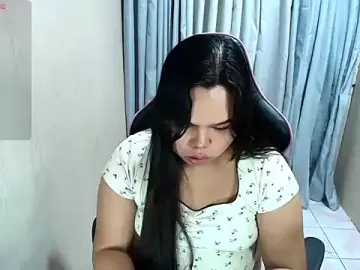 Stripchat Free Porn Cam of urasian_prettyrica