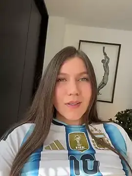 Stripchat Free Porn Cam of AmelieLaurent_
