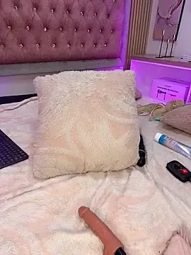 Stripchat Best live sex cam show of MylaDreams