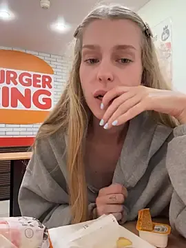 Stripchat Live Porn of kira_mia