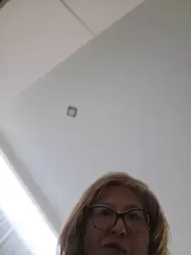 Stripchat Adult Webcams of -LindaKing-