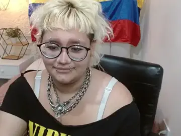 Stripchat Sex Cam of Echypyon_