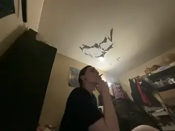 Stripchat Free Porn Cam of Snowbunnycake_131