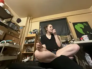 Stripchat Adult Webcam of Snowbunnycake_131