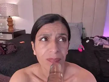 Stripchat Free Live Porn of MissMilf_