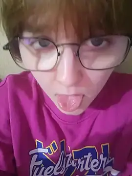 Stripchat Free Porn Cam of wehavepussies_xoxo