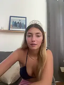 Stripchat Live Sex Cam of camille_2007