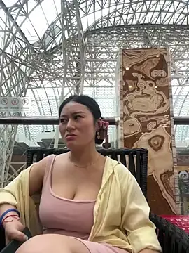 Stripchat Nude Webcam of Yolanda9