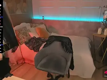 Stripchat Live Sex Cam of KylieMellow