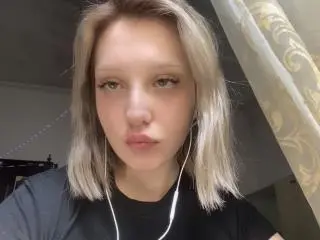 Xlovecam Free Porn Cam of SashaSmithe