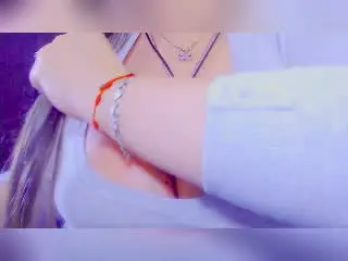 Xlovecam Free Live Porn of GilliSkquirtty