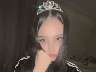 Xlovecam Sex Cam of LaineNewmon